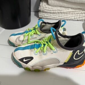 Nike Kids White future field turf shoes